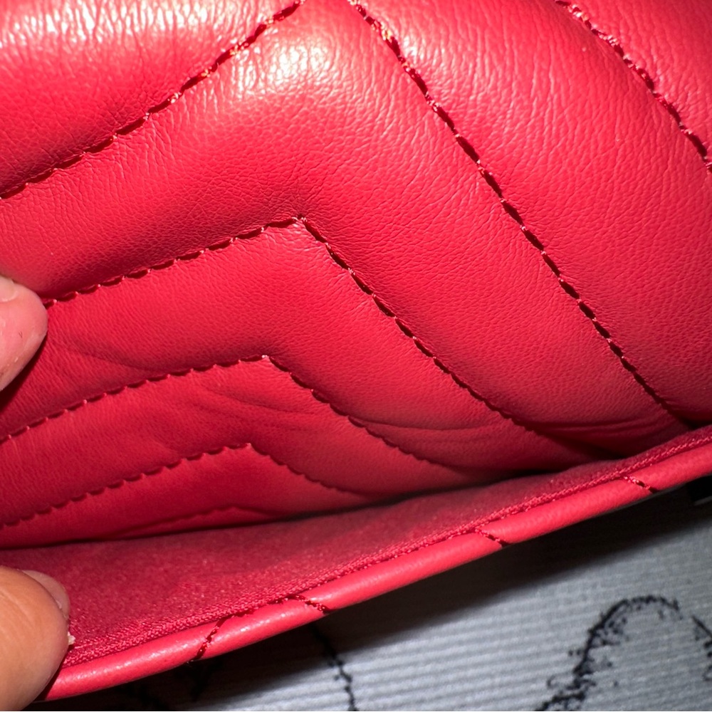 BADGLEY MISCHKA Red Simple Phone Crossbody w/ Letter Lock In Front Quilted NWT - Picture 9 of 16